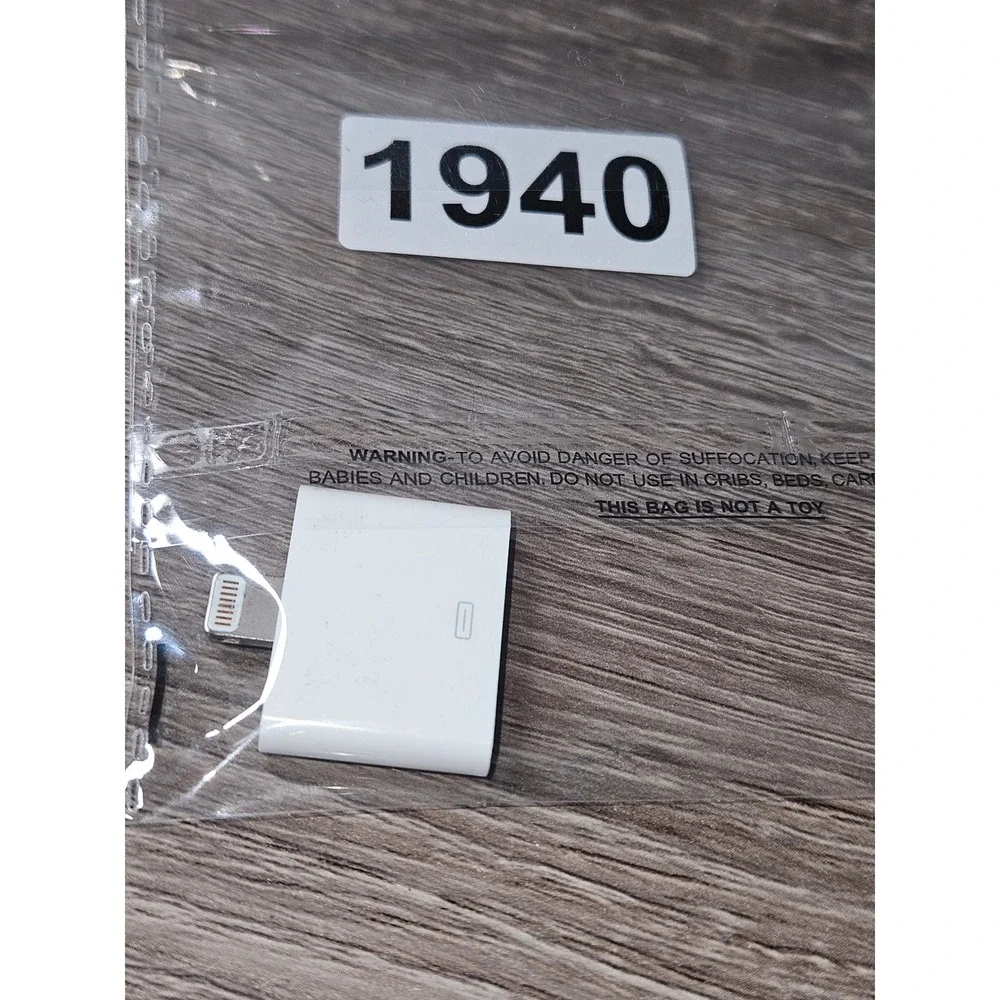 Apple Lightning to 30-pin Adapter White MD823ZM/A A1468 iPhone iPad iPod